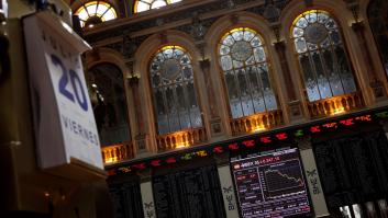 El Ibex 35 se desploma más de un 4% tras la nueva cepa del covid