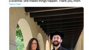 Un científico chileno logra 800.000 'me gusta' con esta foto con su madre en Twitter: ojo al por qué