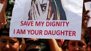 Dos adolescentes violadas, rociadas de gasolina y quemadas en la India