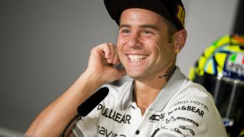 El piloto Álvaro Bautista estalla tras el acuerdo PSOE-Podemos: "Soy apolítico, pero..."