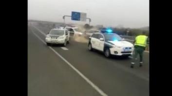Un kamikaze embiste a un coche de la Guardia Civil en Guadix (VÍDEO)