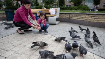 Bucha, dos meses después: curar a los vivos, enterrar a los muertos