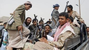 El desgarrador vídeo de un niño yemení que se niega a dejar el cuerpo sin vida de su padre