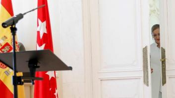 Las horas después de la dimisión: Cifuentes lo está pasado "mal" tras un "día doloroso"