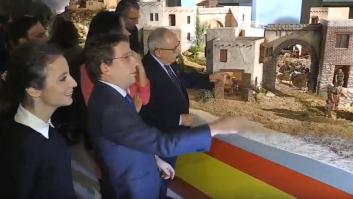 Almeida dice que ponerle la bandera de España al belén "es una tradición"