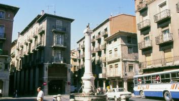 Caen al suelo la Fuente del Torico de Teruel y una parte de la columna que lo sostiene