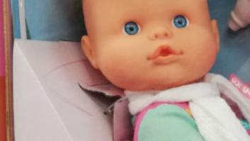 Cachondeo por el objeto incluido en la caja junto a este muñeco: lo verás a la primera