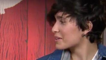 Moriría por una segunda cita... hasta que se quita el antifaz y queda horrorizada: "Ahora que la veo..."