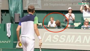 El tenista Medvedev se pone a gritar a su entrenador y éste reacciona de una forma tremenda