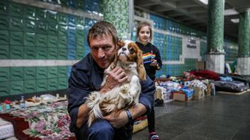 Refugiados en el metro de Kiev, pero antes en el de Madrid, en el de Londres...
