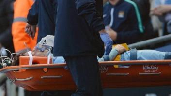 Silva, retirado en camilla y con oxígeno tras recibir un codazo en la cara (VÍDEO)