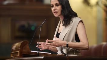 Arrimadas insiste en que dimitir sería lo más fácil, pero no salvaría el partido