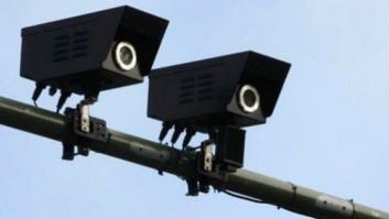 Automovilistas piden a Carmena suspender el sistema de multas en semáforos por "falta de garantías"