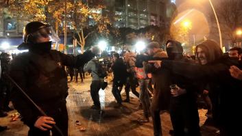 Dos mossos heridos graves y 53 leves en los disturbios en los alrededores del Camp Nou