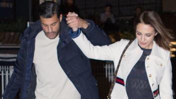 La tremenda pillada a Paula Echevarría y a Miguel Torres besándose en plena calle