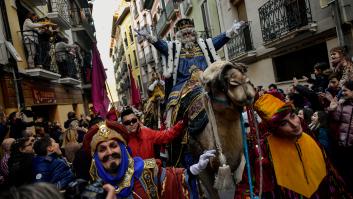 Las imágenes de la cabalgata de Valencia desatan la indignación y un cruce de acusaciones entre PSPV y Compromís