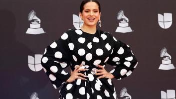 La foto de Rosalía que da que hablar por este llamativo detalle: mira a sus pies