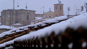 El truco para no caerse sobre el hielo es caminar como un pingüino