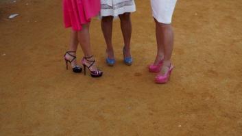 Una mujer cubre el suelo con 17 alfombras y debe pagar 10.000 euros por causar ansiedad a su vecina