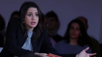 Arrimadas dice que llamará a barones del PSOE y se la devuelven así