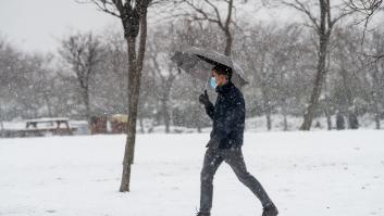 Nevadas históricas obligan a cortar carreteras y supender trenes