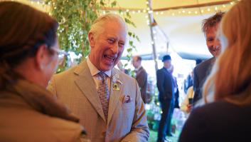 El príncipe Carlos de Inglaterra aceptó bolsas llenas de dinero del ex primer ministro de Catar