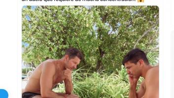 Cachondeo con lo que se ve en esta foto de Simeone jugando al ajedrez con su hijo: mira bien