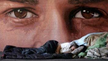 Estudiantes de Barcelona crean una manta térmica para indigentes