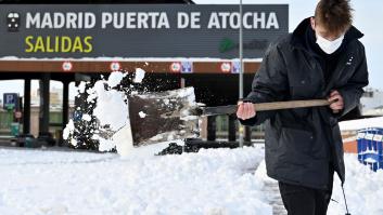 Los primeros trenes salen de Madrid pero el Gobierno recalca que "el peligro no ha pasado"