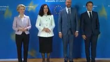 Las cámaras captan la pregunta que hizo Von der Leyen durante una foto oficial: 100% inesperada