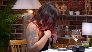 Llega a 'First Dates' con un escotazo insuperable y el chaval queda totalmente deslumbrado: "¿No llevas sujetador?"