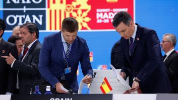 La OTAN pide perdón por el error de la bandera española al revés