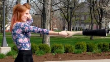 ¡Que no parezca que es una autofoto! El brazo-'selfie' es la solución (FOTOS)