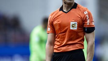 Un árbitro de Primera pide perdón a una mujer por lo que le hizo hace diez años en un 'reallity'