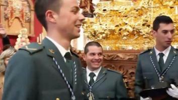 Un guardia civil pide matrimonio a una compañera tras una procesión