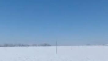 "Vaya, cómo tenemos todo, eh": el comentario de Ayuso a los vecinos en un pueblo nevado de Madrid