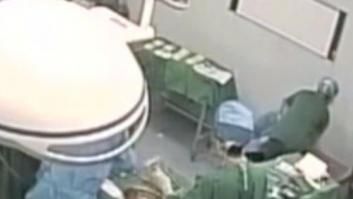 Un cirujano se desmaya en el quirófano tras 48 horas seguidas operando