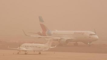 La calima obliga a cerrar todos los aeropuertos en Canarias