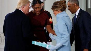 ¿Qué hay en la caja que Melania ha regalado a Michelle? Twitter hace sus apuestas