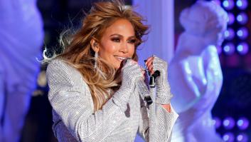 Jennifer Lopez deja planchado a un seguidor que la acusa de operarse: "Es solo mi cara"