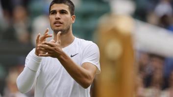 Acaba el punto, Alcaraz no saca y lo que le dice al juez de silla pone al público en pie