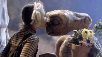 Drew Barrymore y Timothy Oliphant hacen 'photobomb' y vacilan a Pablo Motos en 'El Hormiguero'