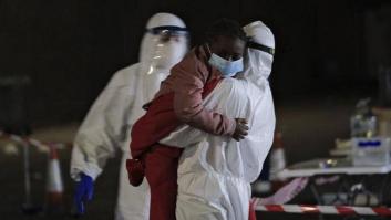 Awa, la niña que contempló cómo arrojaban a su hermano Alhassane al mar tras morir en la patera