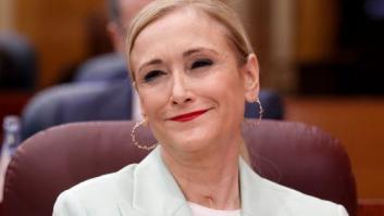 Aficionados del Rayo Vallecano trolean a Cristina Cifuentes con esta pancarta