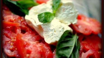 Un experto pizzero muestra de forma sencilla cómo saber que una mozzarella es buena