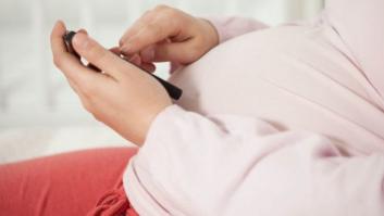 Una adolescente argentina ofrece en adopción a su bebé nonato por WhatsApp