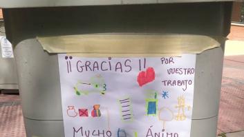 "Gracias por limpiar la ciudad": agradecimientos a los basureros en los cubos