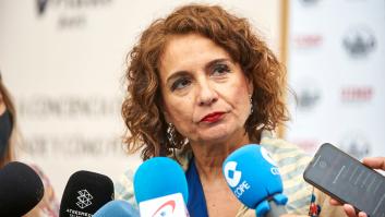 Montero aplaza la reforma fiscal pero insiste en que se aprobará un impuesto extra para las eléctricas