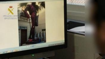 Detenidas 5 personas por pintar de rosa la estatua del torero Enrique Ponce