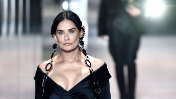 Demi Moore desfila en París con nuevo rostro